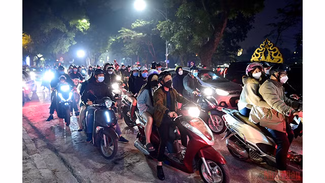 Hanoï et Hô Chi Minh-Ville célèbrent une saison de Noël spéciale ảnh 8 Hanoï et Hô Chi Minh-Ville célèbrent une saison de Noël spéciale ảnh 8