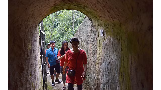 Visite du poste de commandement de la campagne de Diên Biên Phu à Muong Phang ảnh 7 Visite du poste de commandement de la campagne de Diên Biên Phu à Muong Phang ảnh 7