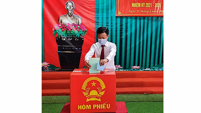 Voter dans la province la plus la méridionale du pays ảnh 9