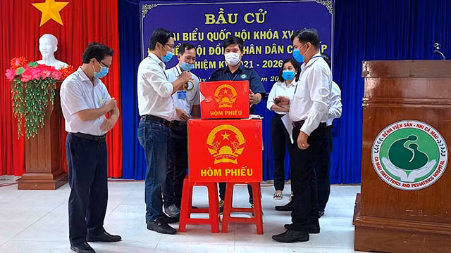Voter dans la province la plus la méridionale du pays ảnh 3