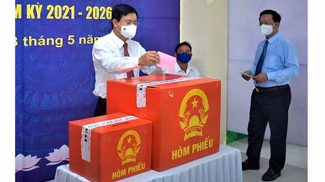 Voter dans la province la plus la méridionale du pays ảnh 6