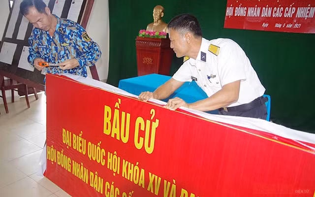 Organiser les élections anticipées dans les îles de la Mer Orientale ảnh 3