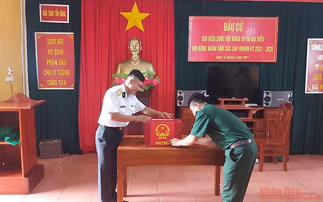 Organiser les élections anticipées dans les îles de la Mer Orientale ảnh 4