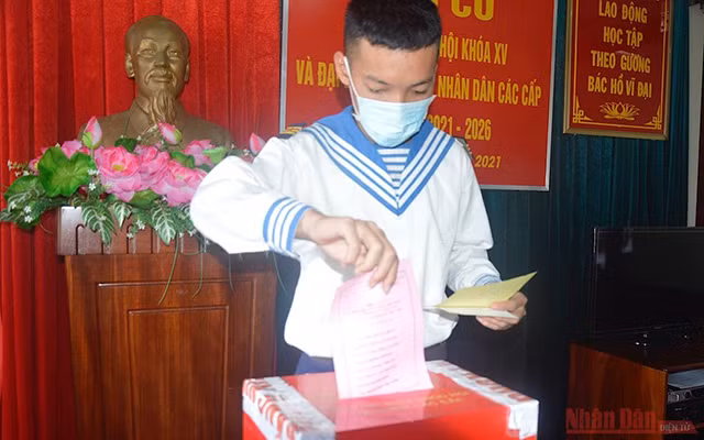 Organiser les élections anticipées dans les îles de la Mer Orientale ảnh 8