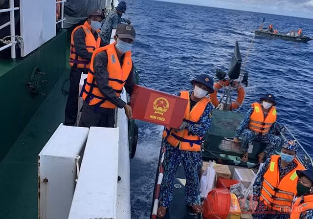 Organiser les élections anticipées dans les îles de la Mer Orientale ảnh 2
