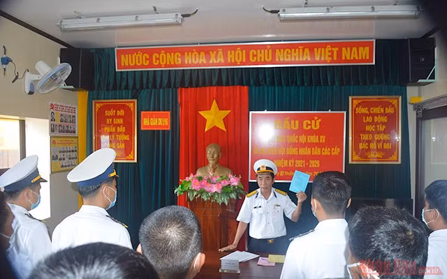 Organiser les élections anticipées dans les îles de la Mer Orientale ảnh 10