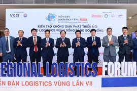 Le vice-PM Ho Quoc Dung et les délégués lors de la 7e édition du Forum régional de la logistique, le 21 septembre à Hai Phong. Photo : NDEL.