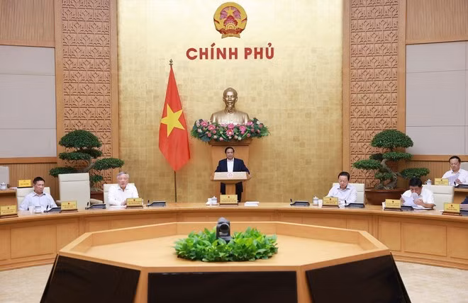 Le Premier ministre Pham Minh Chinh préside la réunion. Photo : VNA.