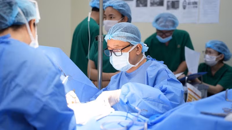 Le Thua Trung Hau, directeur du Centre de chirurgie plastique et esthétique de l’Hôpital général international de Hué. Photo : B. Ngoc
