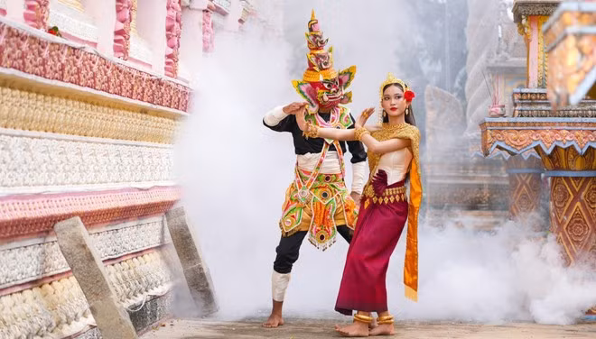 Numéro de danse Chằn à la pagode Bôtum Kiri Răngsây, province de Tây Ninh. Photo : VNA.