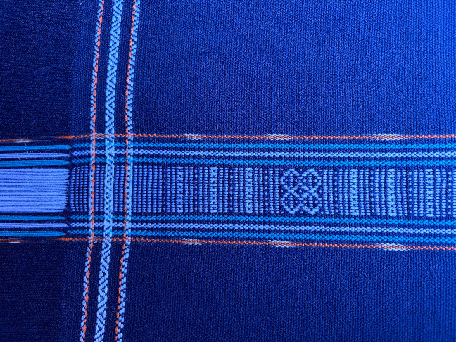 Les motifs traditionnels des tissus tissés par les Co Ho à Dung K’no. Photo : baolamdong.vn