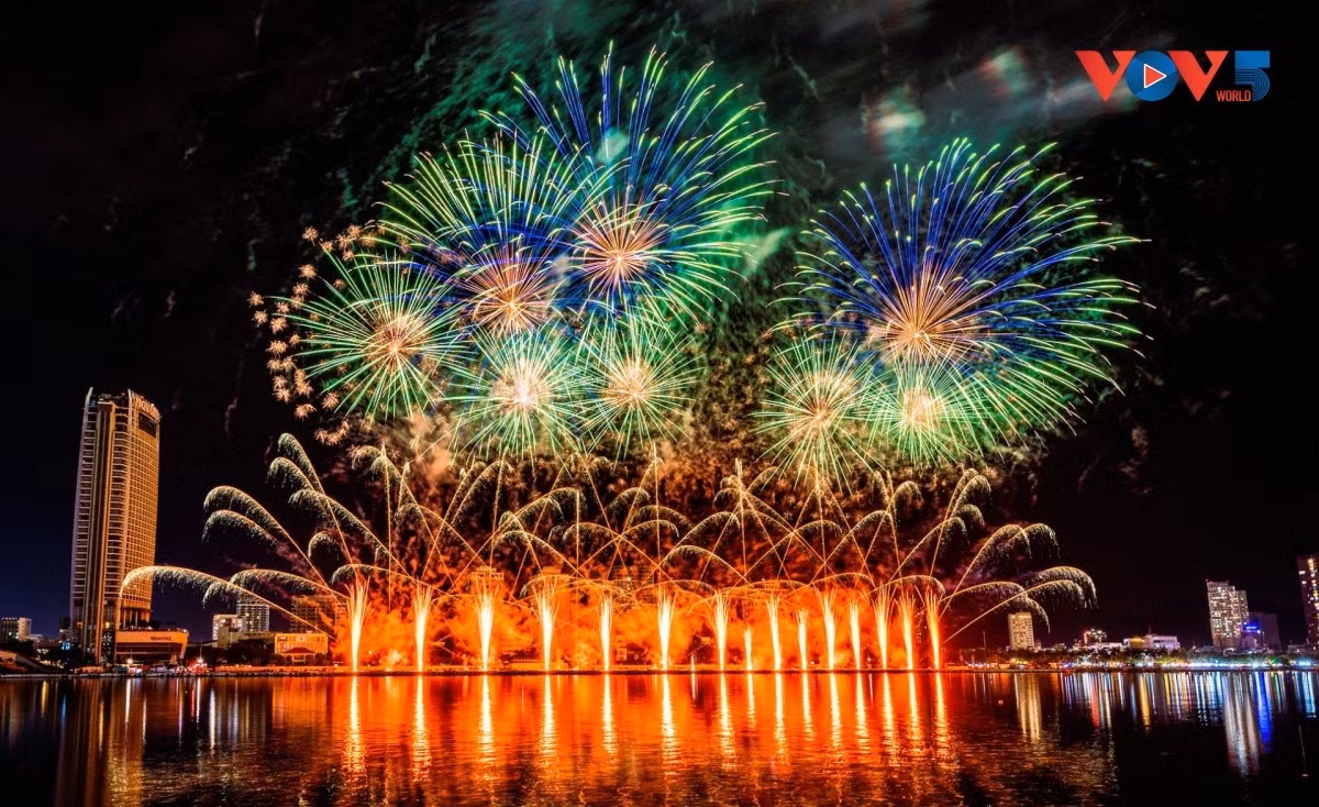 Le spectacle de l'équipe italienne. Photo: VOV- Centre