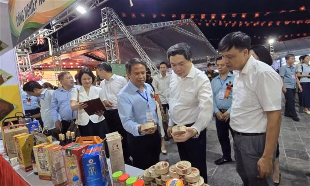 Au Salon des produits industriels ruraux représentatifs du Nord, le 2 octobre. Photo : VNA