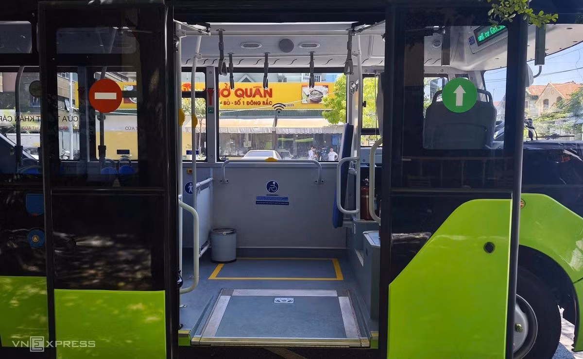 bus2.jpg