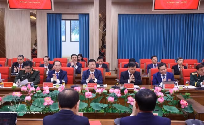 Lors de la première réunion du Conseil central de la théorie, à Hanoi, le 17 mars Photo : VNA
