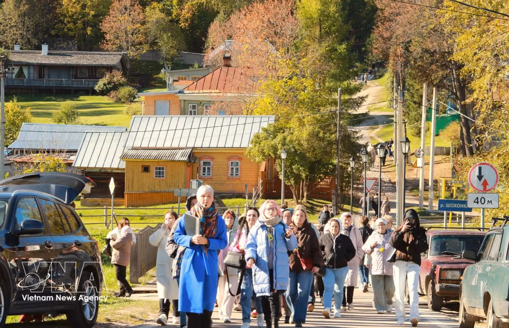 Des touristes en Russie. Photo : VNA