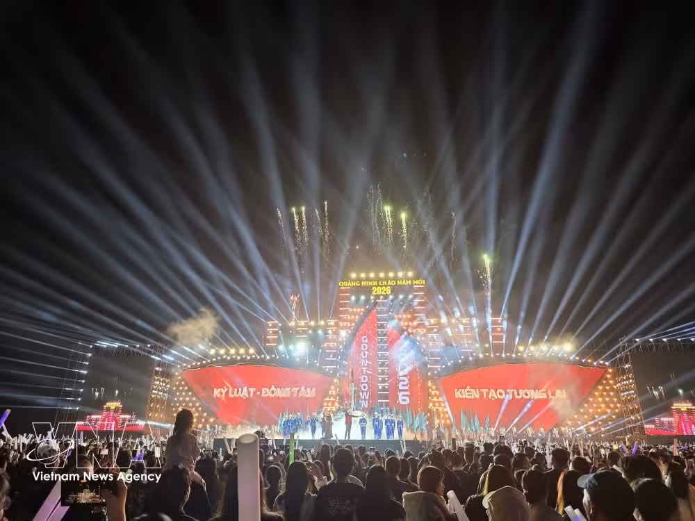 Le programme du Compte à rebours du Nouvel An 2026 à Quang Ninh attire de nombreux habitants et touristes. Photo : VNA