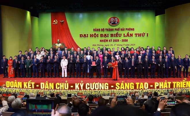 Le 27 septembre au matin, a eu lieu le 1er Congrès du Parti de la ville de Hai Phong, mandat 2025-2030. Photo : VNA.