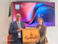 Le vice-auditeur général de l’Audit d’État du Vietnam, Bui Quôc Dung, et la secrétaire et directrice de l’audit au sein du C&AG, Colette Drinan, à Dublin, le 24 août. Photo : VNA 