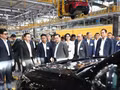 Le président du Myanmar Min Aung Hlaing visite le complexe automobile de VinFast. Photo : VNA. 