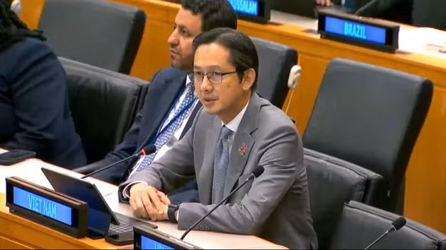 L’ambassadeur Do Hung Viet, chef de la Mission permanente du Vietnam auprès de l’ONU, lors d’un débat général consacré à l’éradication de la pauvreté, au développement agricole et à la sécurité alimentaire. Photo : VNA.