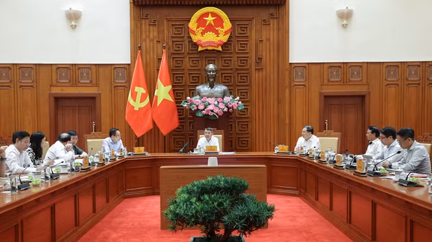 Panorama de la réunion consacrée à l'état d'avancement des préparatifs de l'Année de l'APEC 2027 au Vietnam, le 28 octobre. Photo : chinhphu.vn.