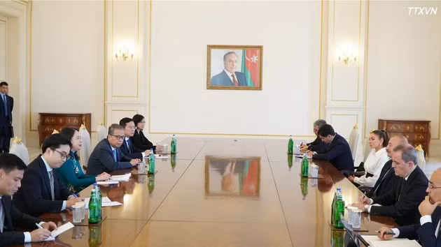 Entretien entre la vice-présidente de la République, Vo Thi Anh Xuan, et le président azerbaïdjanais Ilham Aliyev et la première vice-présidente Mehriban Aliyeva. Photo : VNA. 