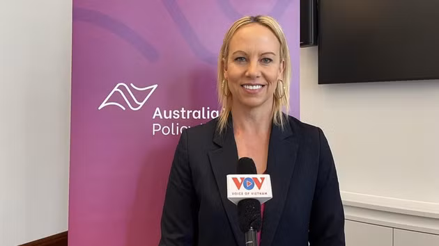 Louise Adams, directrice générale du groupe Aurecon et membre du Conseil consultatif de l’Institut de politique Australie-Vietnam (AVPI). Photo : VOV.