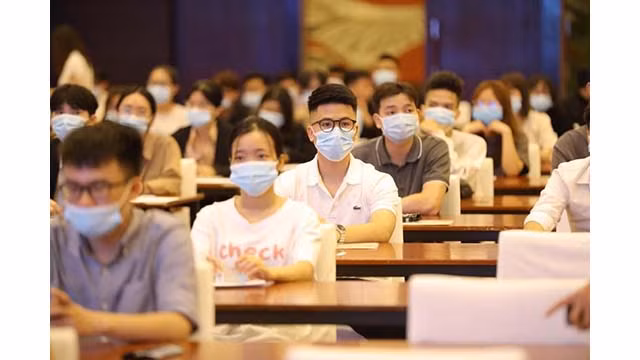 Samsung Vietnam offre des opportunités d'emploi à des milliers d'ingénieurs et de diplômés universitaires. Photo : kinhtedothi.vn