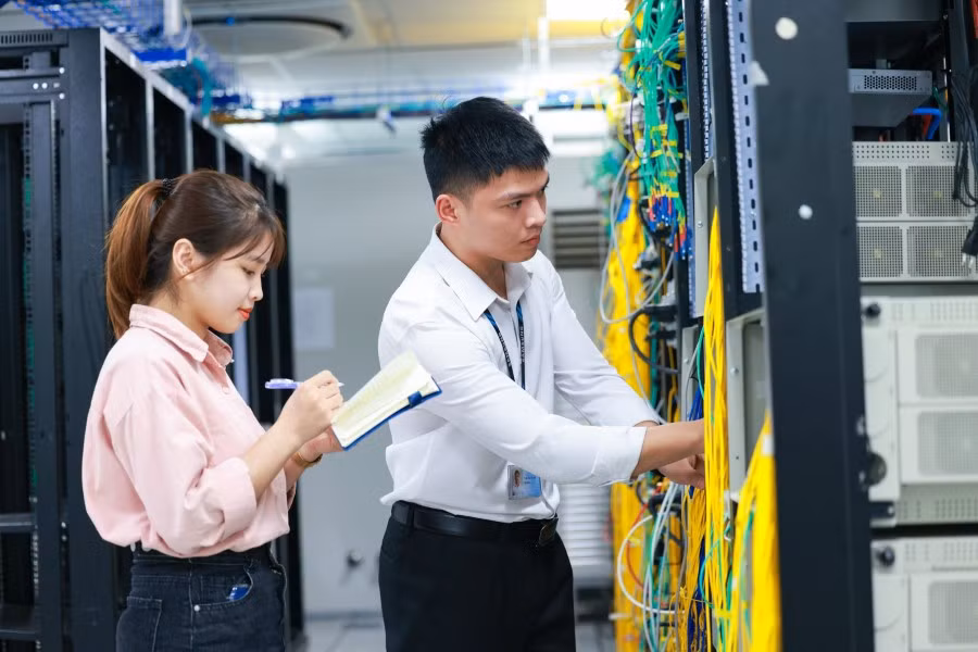 De nombreux grands projets mondiaux ont été mis en œuvre par des ingénieurs vietnamiens au Centre de R&D de Samsung Vietnam. Photo : dautu.vn De nombreux grands projets mondiaux ont été mis en œuvre par des ingénieurs vietnamiens au Centre de R&D de Samsung Vietnam. Photo : dautu.vn