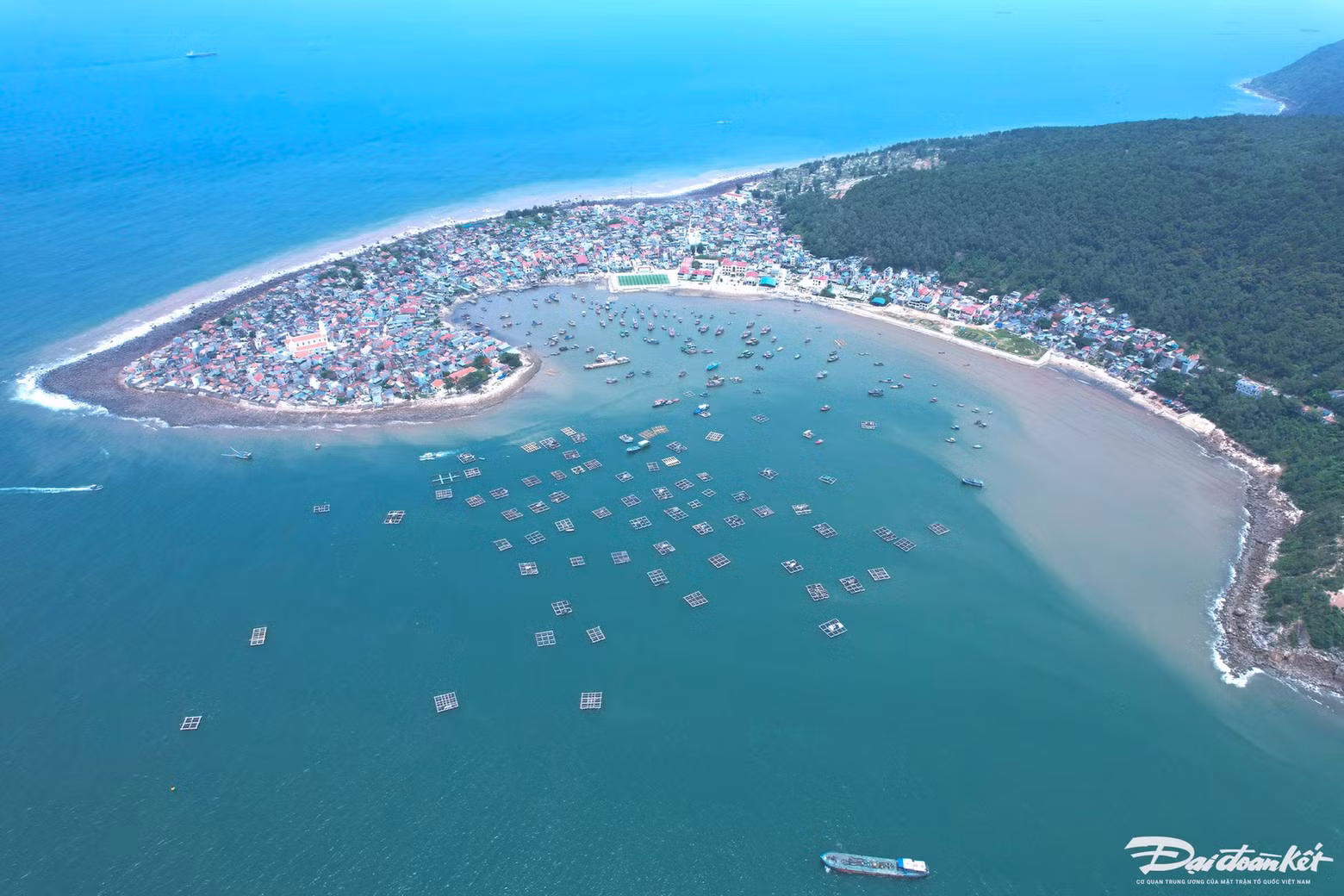 La commune insulaire paisible de Nghi Son est devenu une destination touristique attrayante. Photo : daidoanket.vn