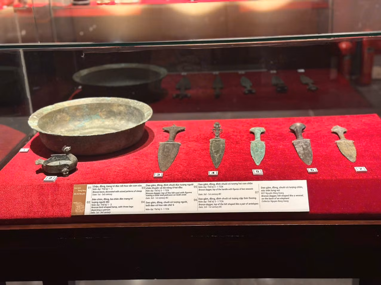 Artefacts de l'âge du bronze de Dông Son. Photo : Hoàng Lân/hanoimoi.vn Artefacts de l'âge du bronze de Dông Son. Photo : Hoàng Lân/hanoimoi.vn