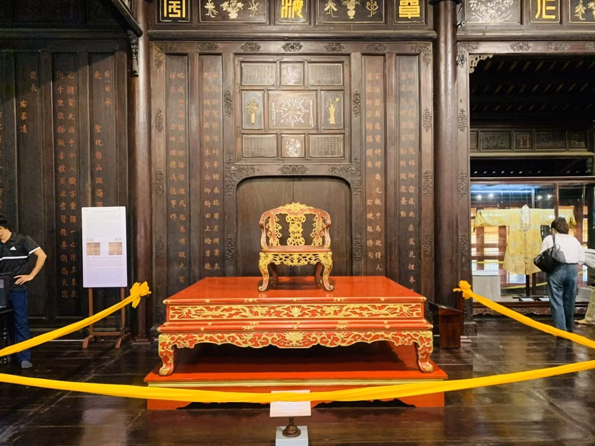 Le trône du roi Khai Dinh. Photo : VOV.