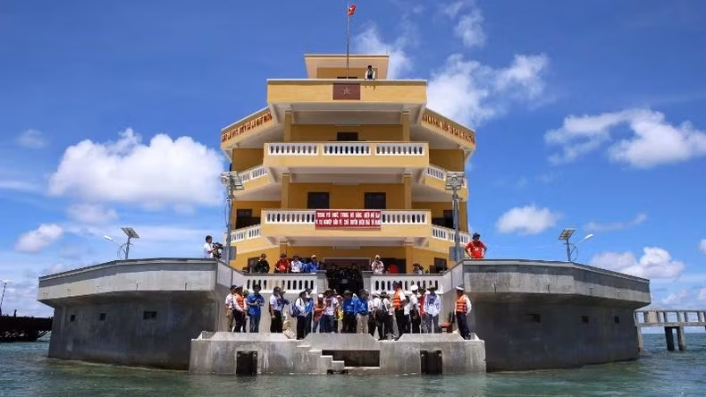 Da Lon est une île immergée encore marquée par de nombreuses difficultés. Da Lon est une île immergée encore marquée par de nombreuses difficultés.