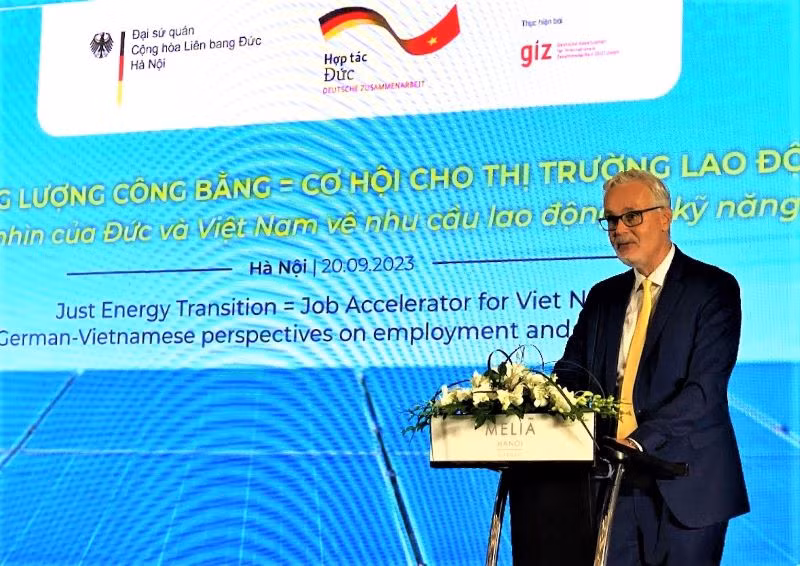 Le Dr. Guido Hildner, ambassadeur de la République fédérale d’Allemagne au Vietnam, prend la parole lors du colloque. Photo : Linh Vi. Le Dr. Guido Hildner, ambassadeur de la République fédérale d’Allemagne au Vietnam, prend la parole lors du colloque. Photo : Linh Vi.