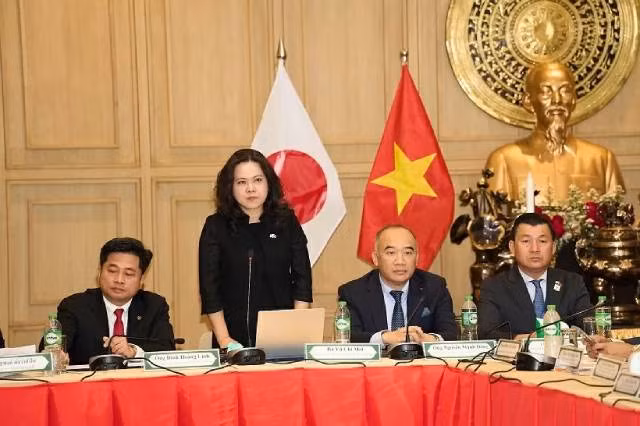 La consule générale du Vietnam à Fukuoka, Vu Chi Mai, prend la parole lors du forum. Photo: baoquocte.vn