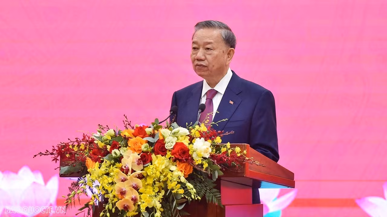 Le matin du 3 août, après avoir été élu leader du Parti communiste vietnamien (PCV), le Secrétaire général et Président Tô Lâm a présidé une conférence de presse pour fournir des informations et répondre aux questions des journalistes nationaux et internationaux. Photo : baoquocte.