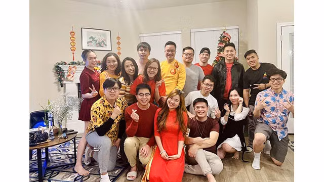 La fête du Nouvel An lunaire, bien qu’elle ne soit pas grandiose en termes d'ampleur, a montré l'amour et la solidarité de la communauté vietnamienne des jeunes vivant et étudiant aux États-Unis. Photo : baoquocte.vn