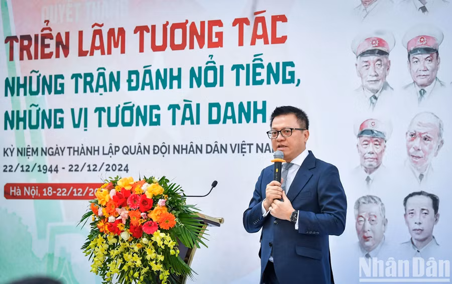 Le Quoc Minh, rédacteur en chef de Nhan Dan, présente la campagne de communication spéciale à l’occasion du 80e anniversaire de la fondation de l’Armée populaire vietnamienne et du 35e anniversaire de la Journée de la Défense nationale. Le Quoc Minh, rédacteur en chef de Nhan Dan, présente la campagne de communication spéciale à l’occasion du 80e anniversaire de la fondation de l’Armée populaire vietnamienne et du 35e anniversaire de la Journée de la Défense nationale.