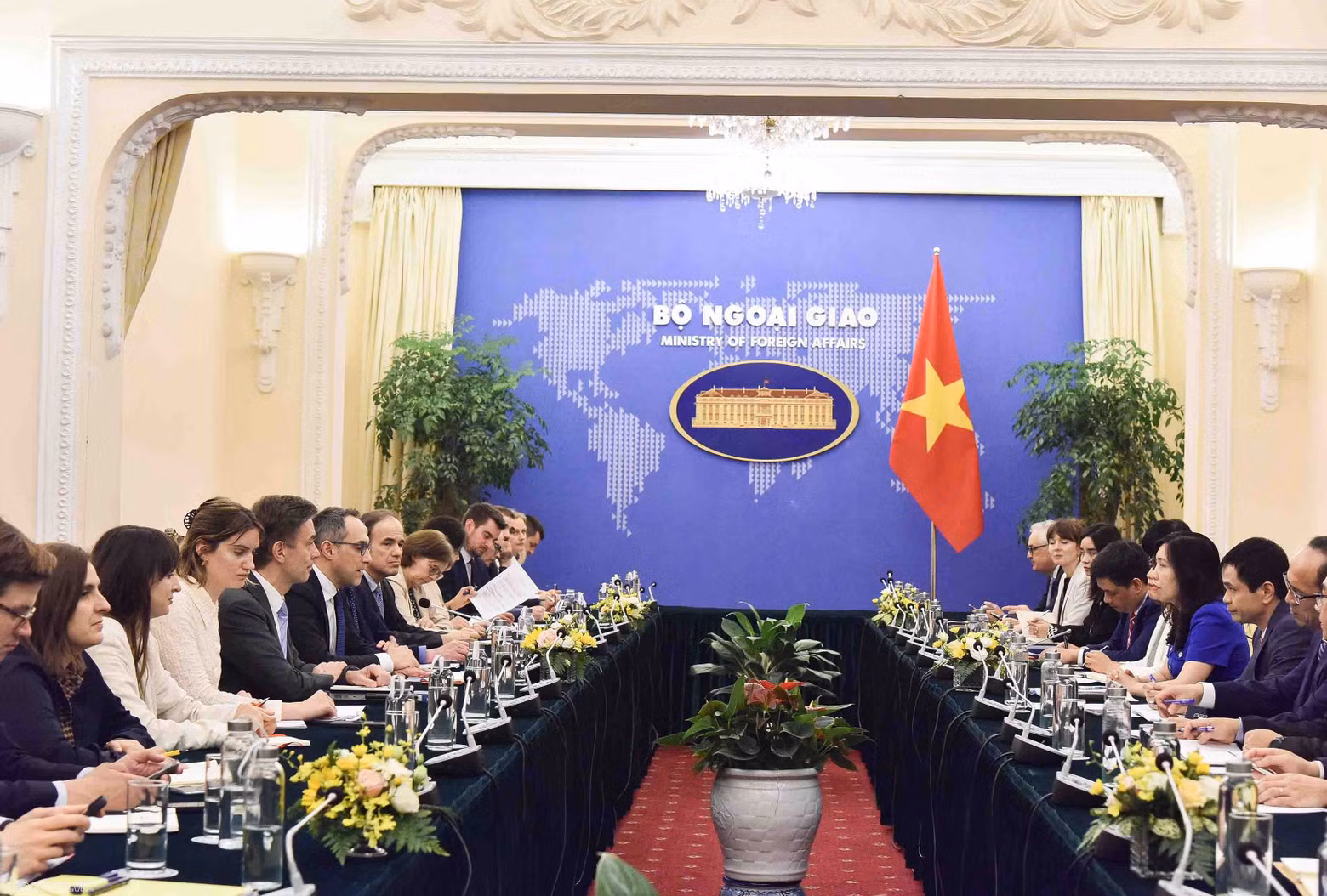 La vice-ministre Lê Thi Thu Hang a salué les initiatives de l’UE qui ont contribué à la paix, à la stabilité, à la coopération et au développement dans la région. Photo : baoquocte. La vice-ministre Lê Thi Thu Hang a salué les initiatives de l’UE qui ont contribué à la paix, à la stabilité, à la coopération et au développement dans la région. Photo : baoquocte.