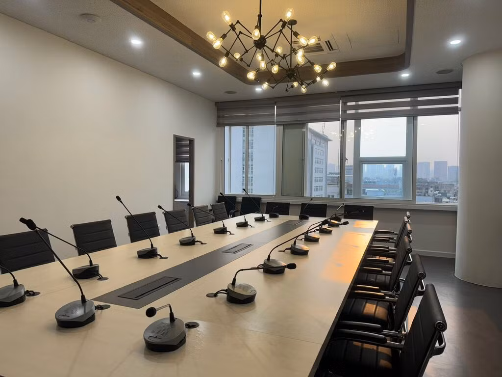 Dotés de salles bien équipées, d’un espace de travail idéal, les nouveaux locaux de l’AUF visent au bien-être de son personnel avec des conditions de travail confortables.