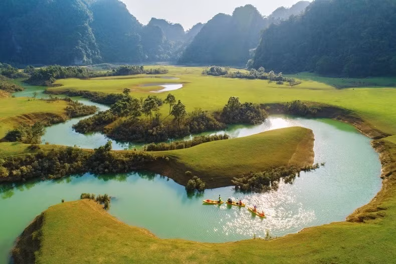 Le géoparc de Lang Son possède des paysages naturels attrayants. Le géoparc de Lang Son possède des paysages naturels attrayants.
