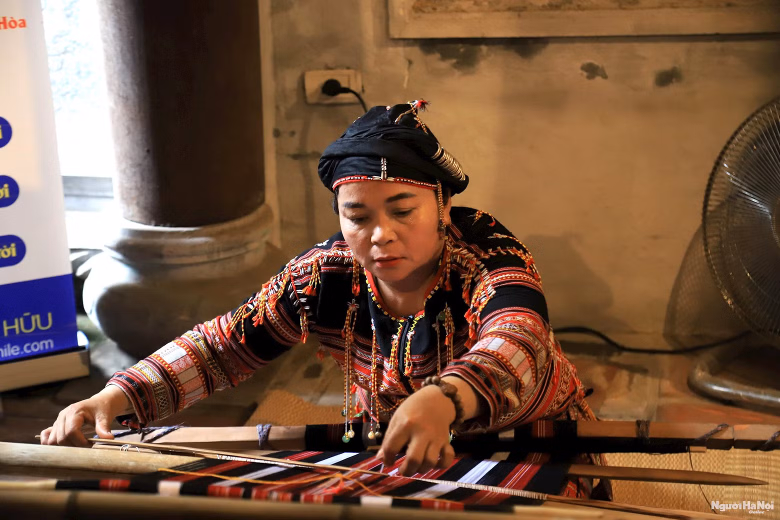 Artisane du village de brocart de Xi Thoai, So Thi Chuyen. Photo : nguoihanoi.