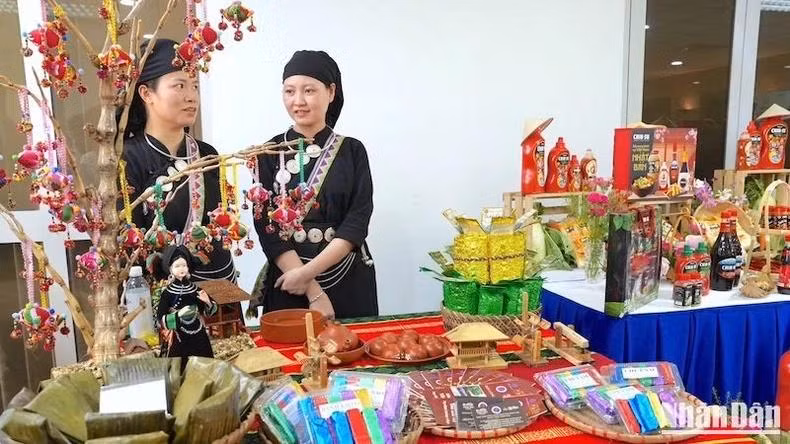 Le village culturel et touristique de Thai Hai (dans la province de Thai Nguyen, au Nord) participera au festival avec de riches produits typiques des ethnies Tay et Nung. Photo : NDEL. Le village culturel et touristique de Thai Hai (dans la province de Thai Nguyen, au Nord) participera au festival avec de riches produits typiques des ethnies Tay et Nung. Photo : NDEL.