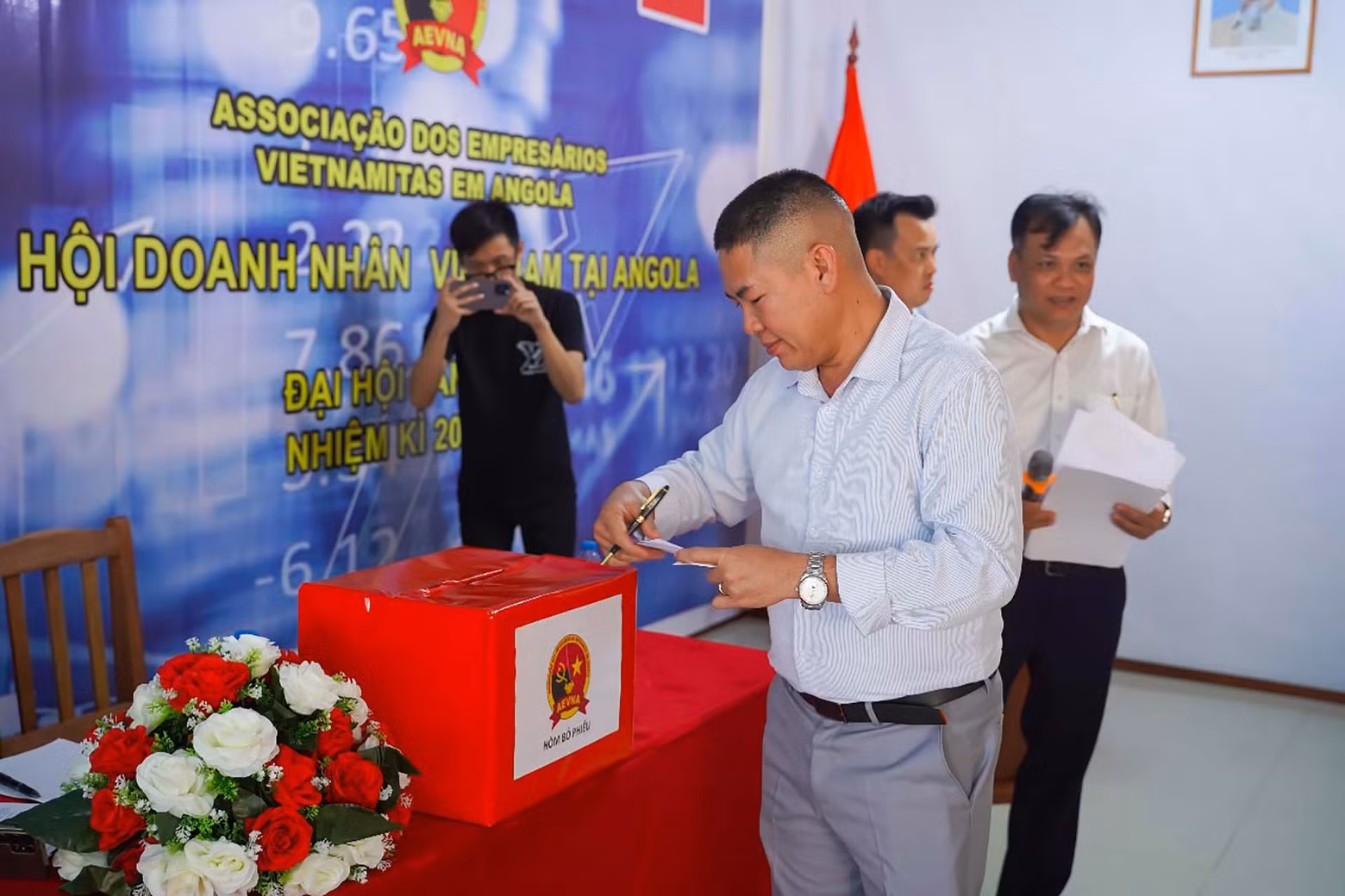 Dans les temps à venir, l’Association des hommes d’affaires vietnamiens en Angola perfectionnera son appareil et son organisation, définira clairement ses fonctions et ses missions et demandera au gouvernement angolais de lui accorder un statut légal. Photo: baoquocte.vn.