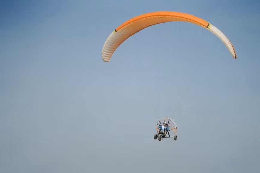 Pour assurer la sécurité, les pilotes sont équipés d'un certain nombre d'appareils électroniques d'aide à la navigation, au positionnement, à la détermination de l'altitude.