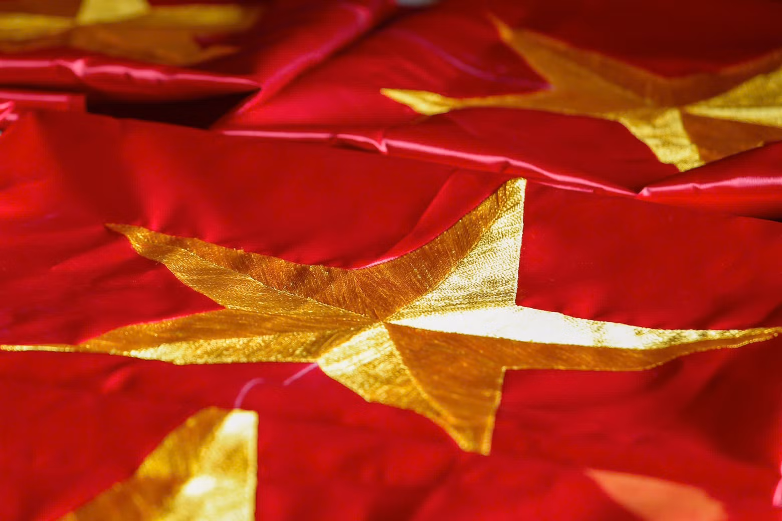 Fierté d’un village de fabrication de drapeaux nationaux ảnh 7