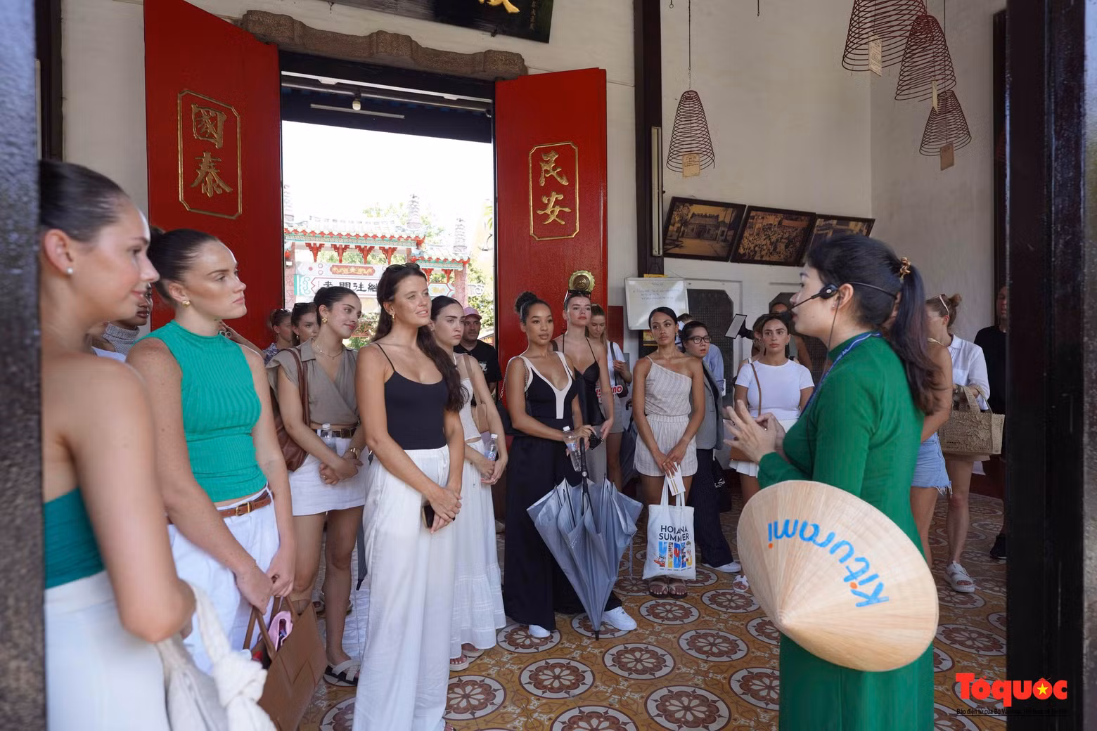 La visite des finalistes de Miss Univers Australia 2024 dans la province de Quang Nam et la vieille ville de Hôi An en particulier contribue à promouvoir l’image du tourisme vietnamien auprès des amis internationaux. Photo: toquoc.vn.