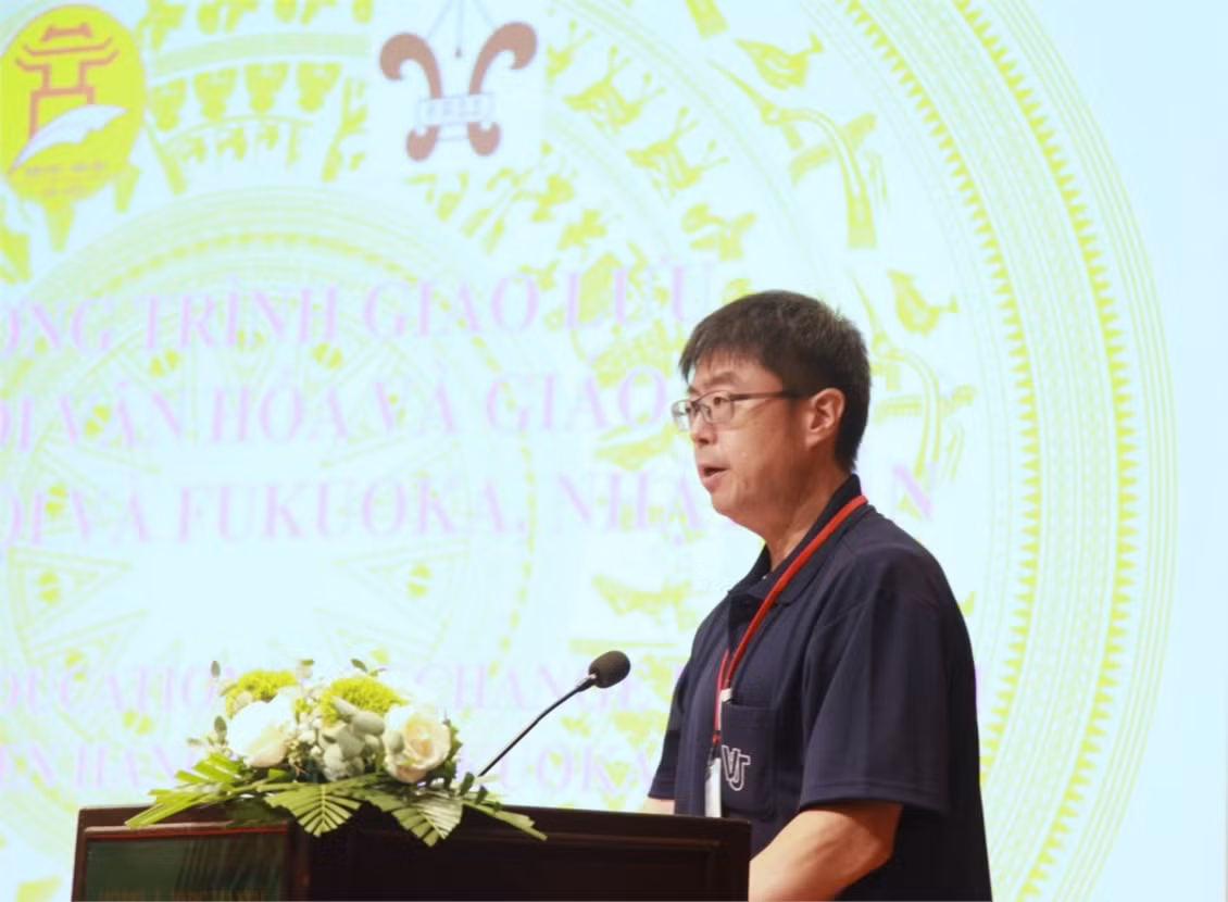 Selon Tomoyuki Mizoguchi, président du Nishi Nippon Junior College, il s’agit d’une bonne occasion pour lui et d’autres enseignants japonais d’étudier le système d’éducation de Hanoï et du Vietnam en général. Photo: hanoi.edu.vn Selon Tomoyuki Mizoguchi, président du Nishi Nippon Junior College, il s’agit d’une bonne occasion pour lui et d’autres enseignants japonais d’étudier le système d’éducation de Hanoï et du Vietnam en général. Photo: hanoi.edu.vn