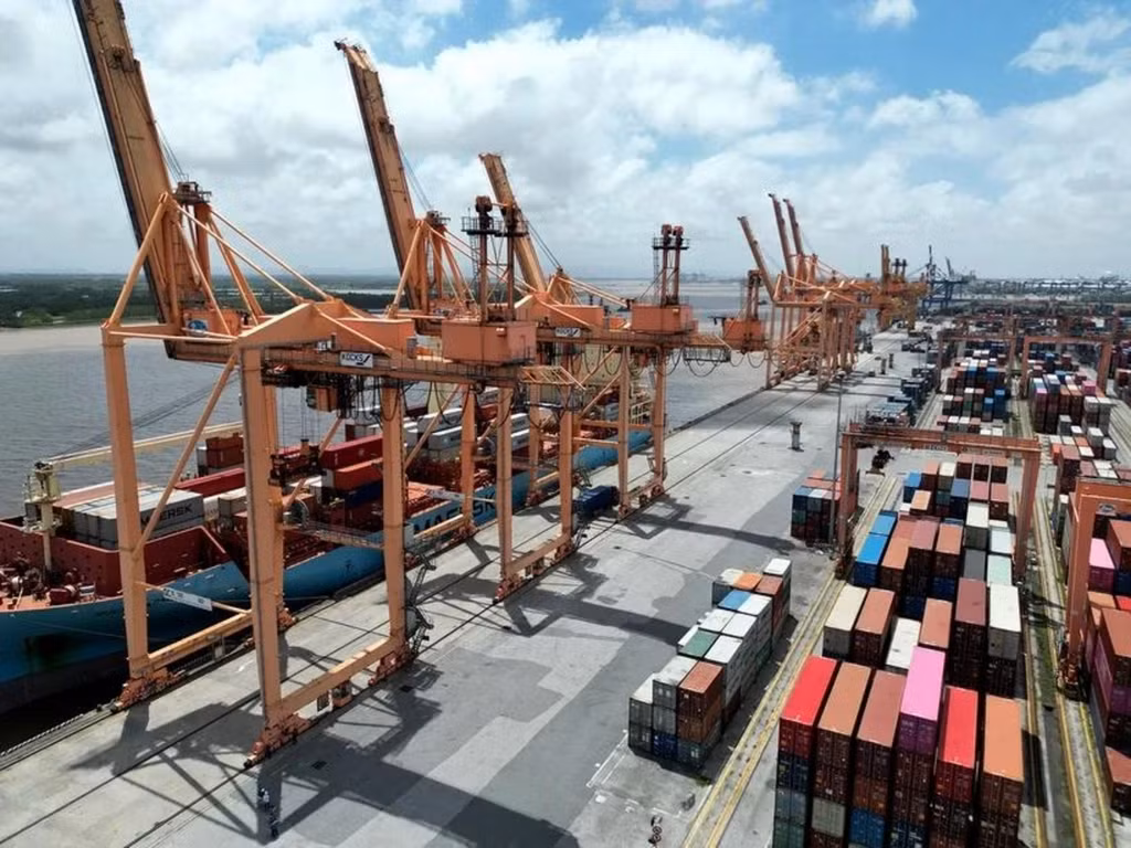 Exportation de marchandises vietnamiennes au port de Hai Phong dans le Nord. Photo: VNA.